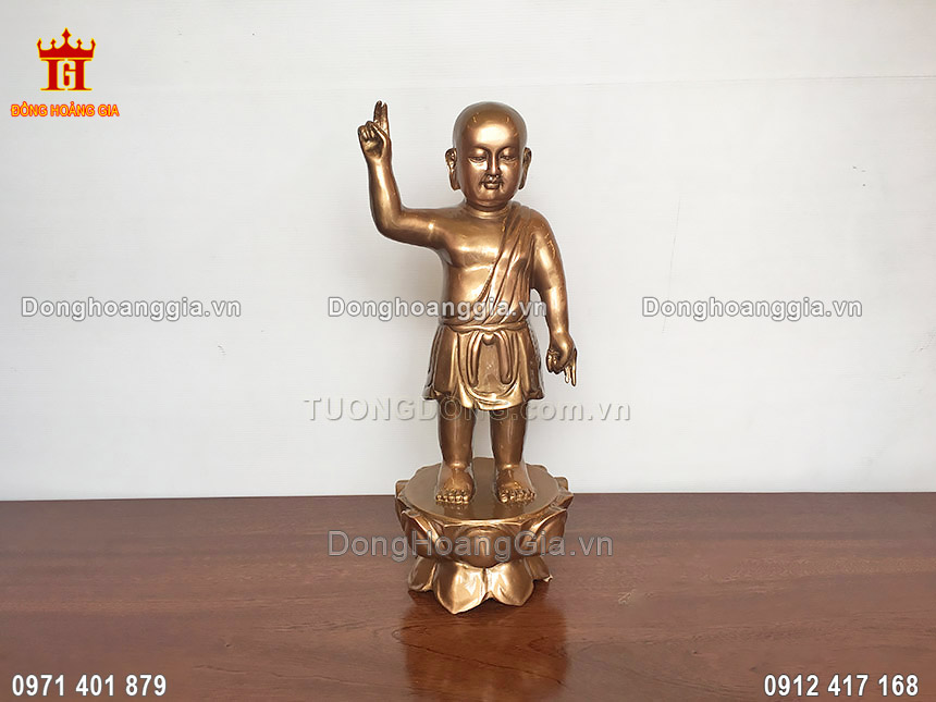 Pho tượng Phật Đản bằng đồng đỏ được đúc thủ công tinh xảo